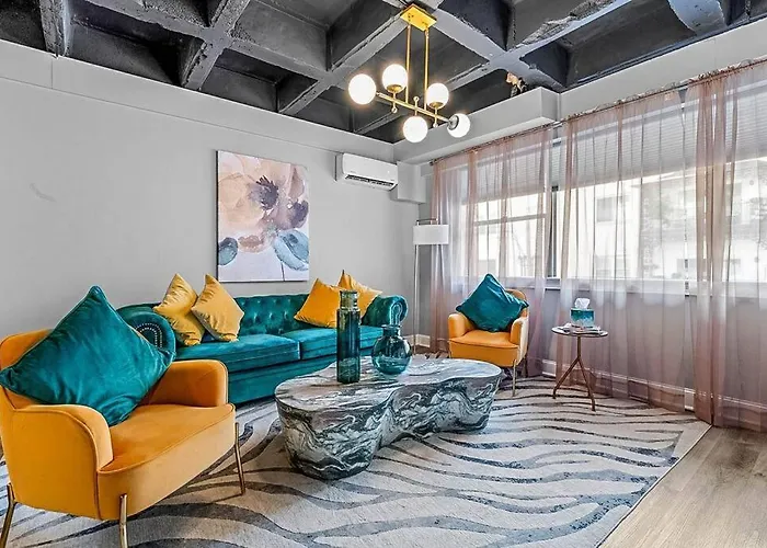 Art Deco-Inspired Apartment Getaway In Buckhead