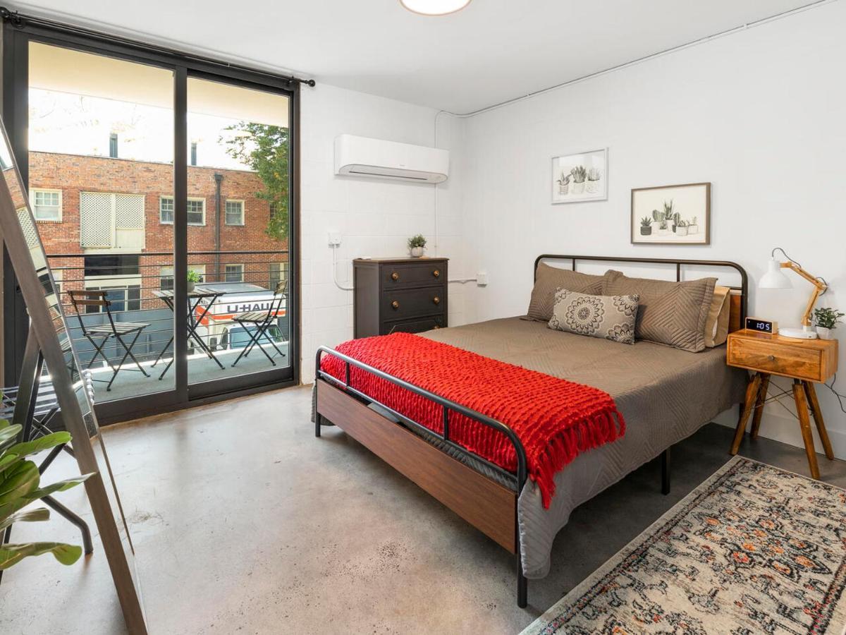 Comfortable Studio With Queen Bed, City Walkable!