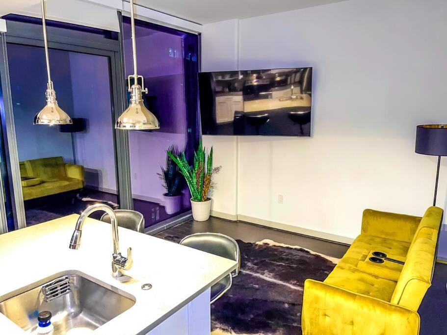 Apartment High-rise Oasis In The City!
