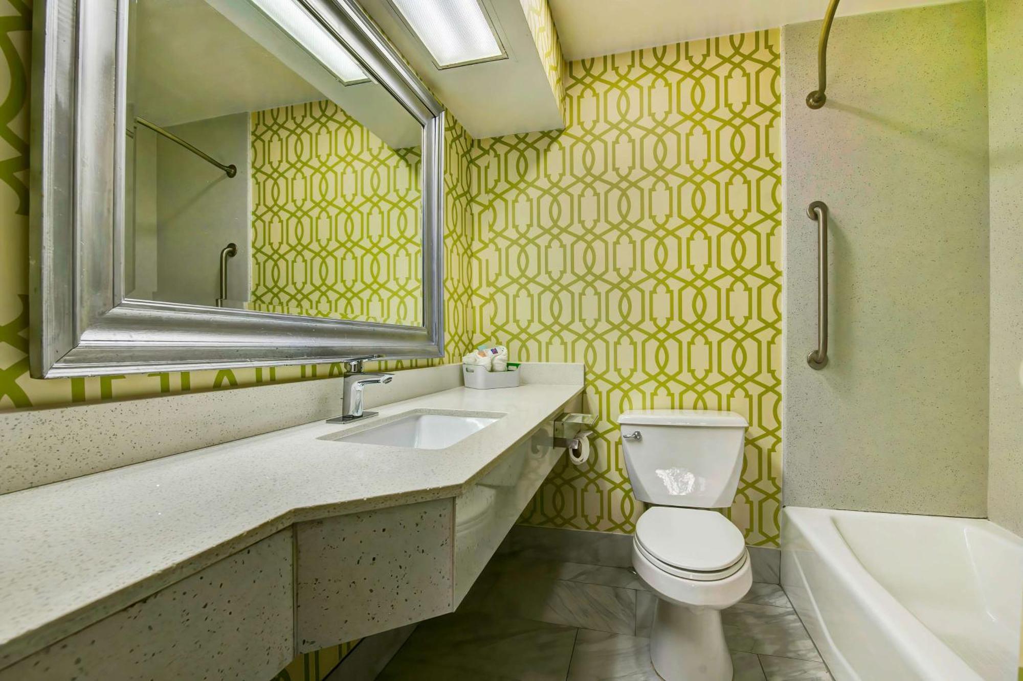 6 Atlanta, Ga - Midtown 2* Atlanta