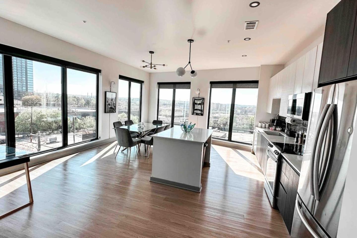 Luxe Penthouse Downtown