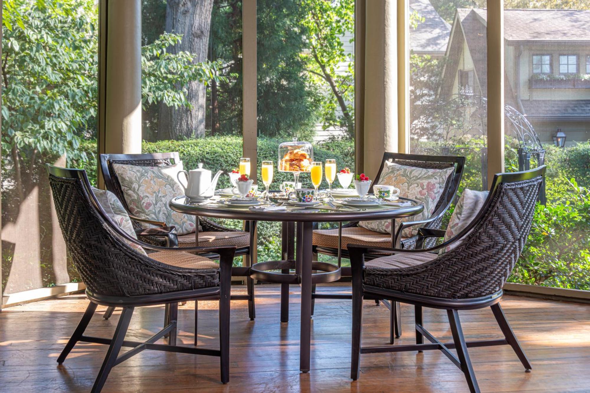 Stonehurst Place Hotel 4*