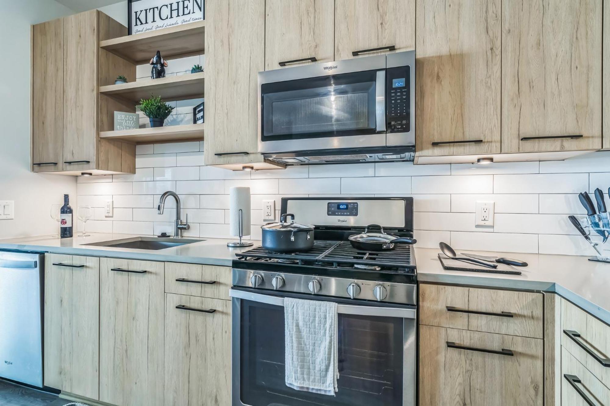 Apartment Walk To Braves, King Bed, Mercedes Benz Stadium Atlanta