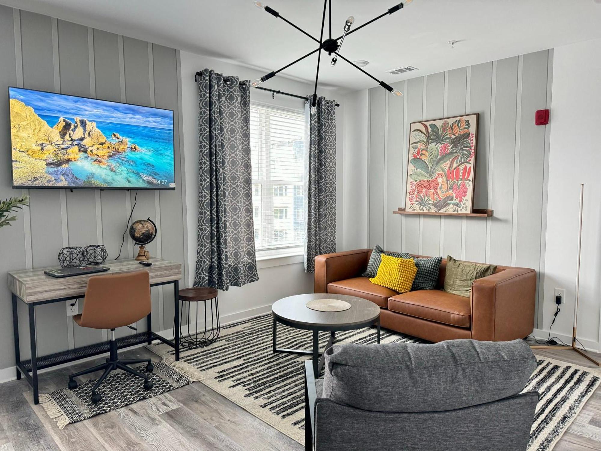 Luxury 1b1b With Balcony Downtown 542blvd Holiday home *