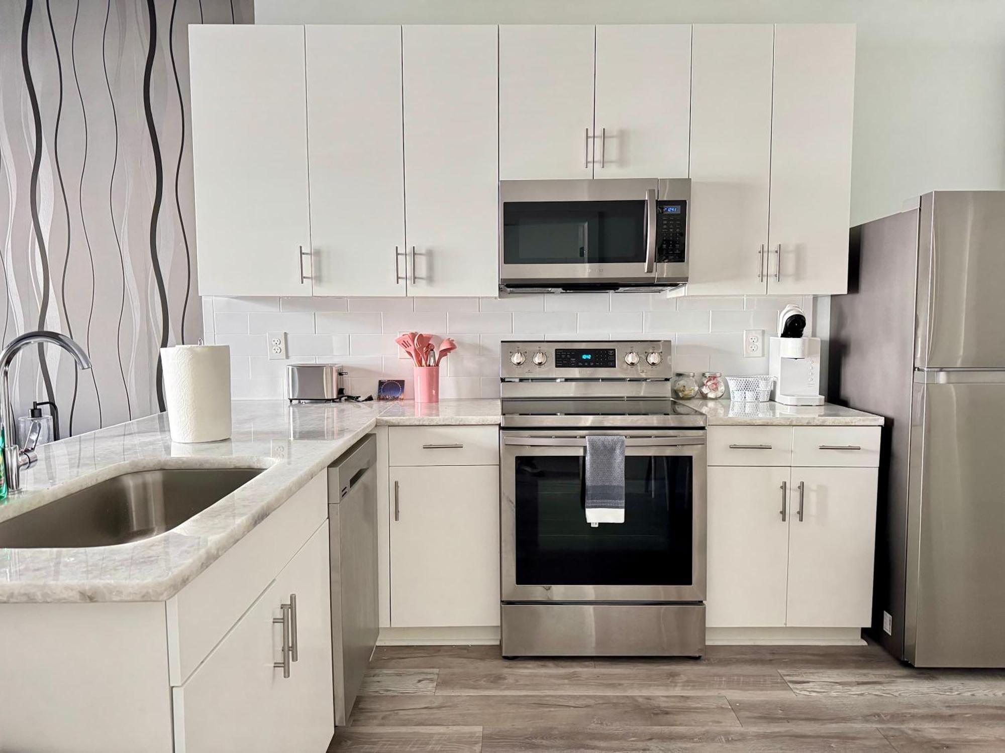 Luxury New 1b1b Private Balcony W Washer Dryer 525pkwy Apartment