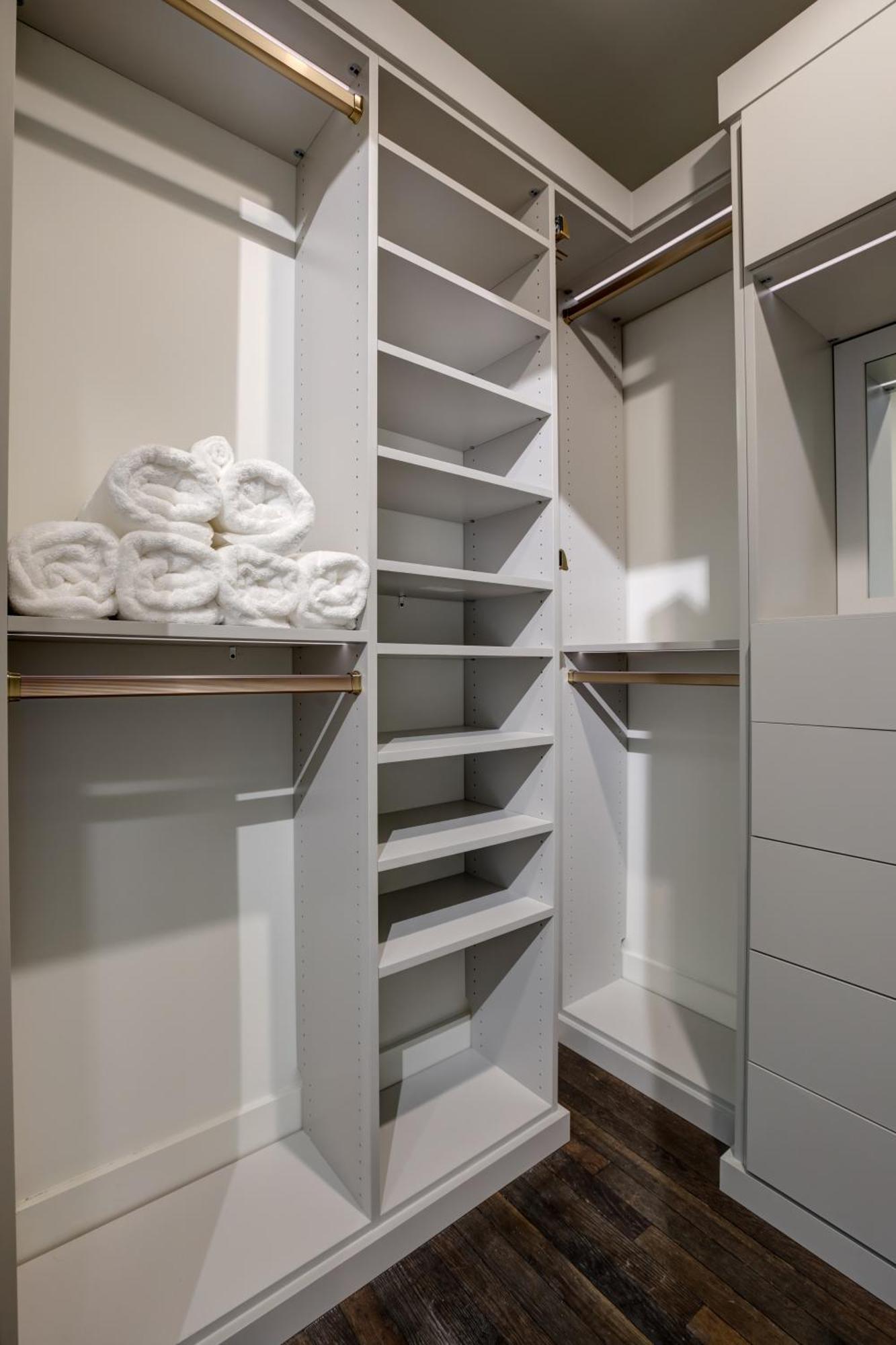 New Construction Loft Style Spacious Lux 204 Apartment *