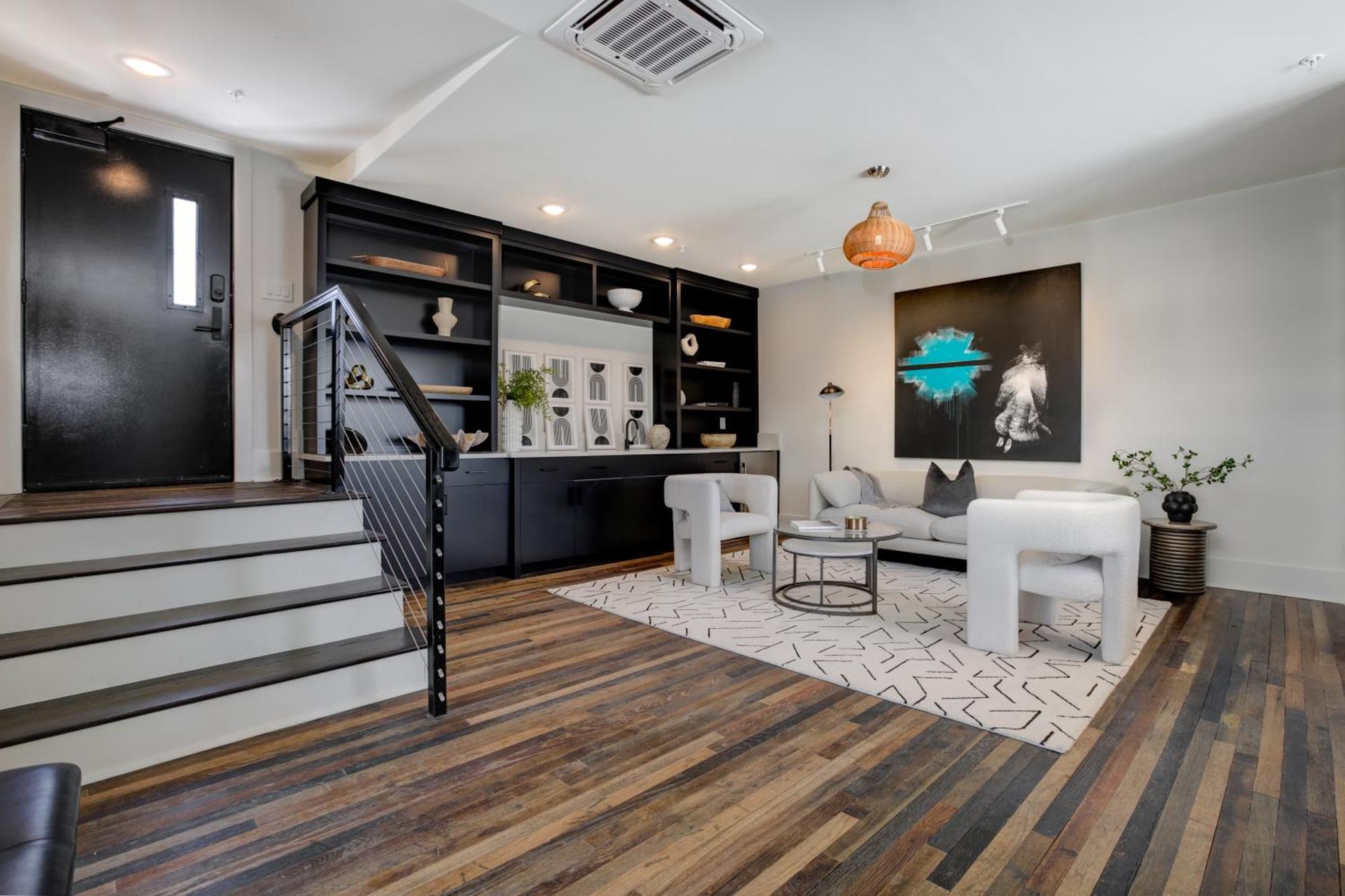 Apartment Penthouse Loft W Rooftop, Secure Parking *