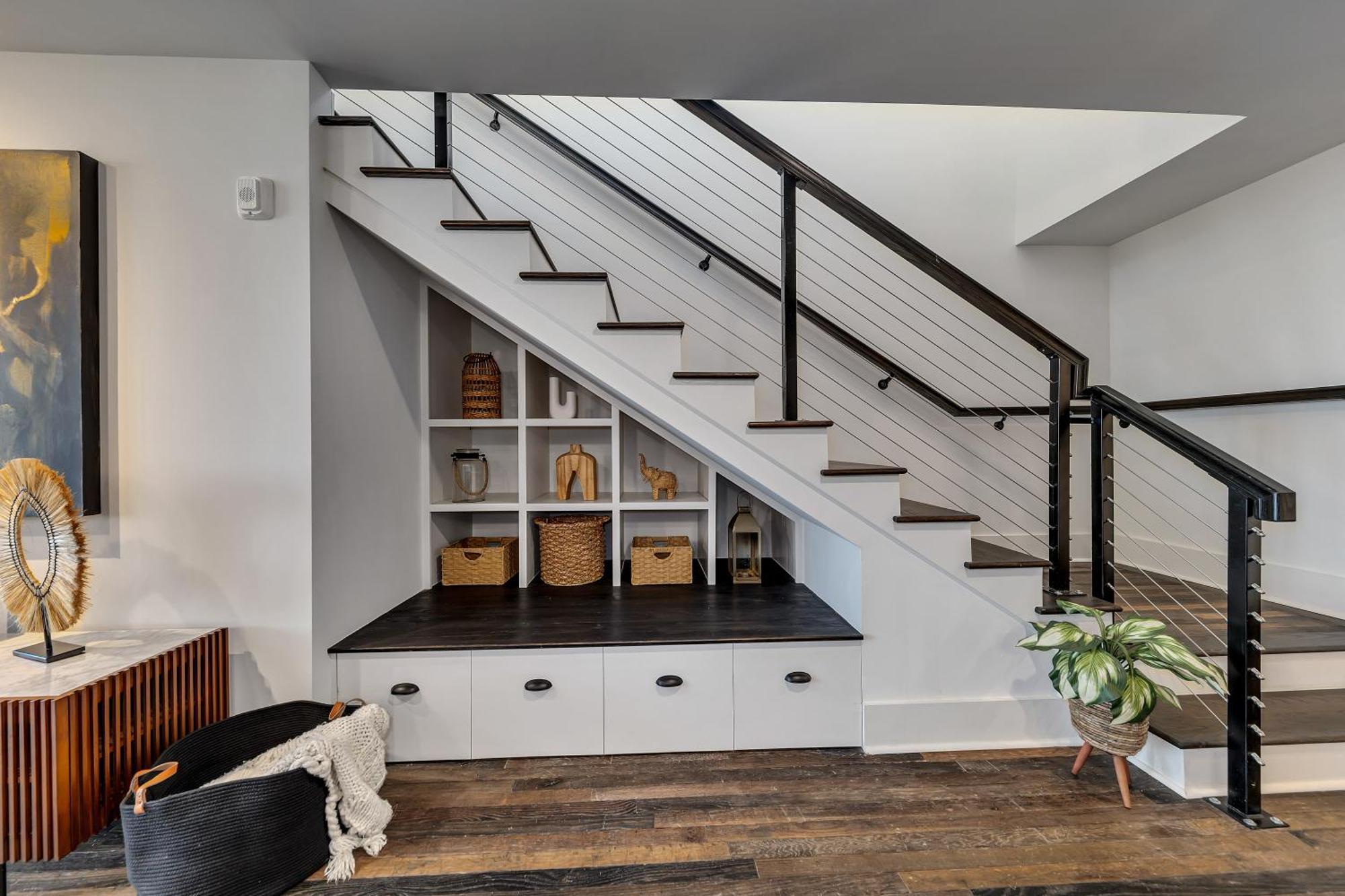 Penthouse Loft W Rooftop, Secure Parking Apartment *
