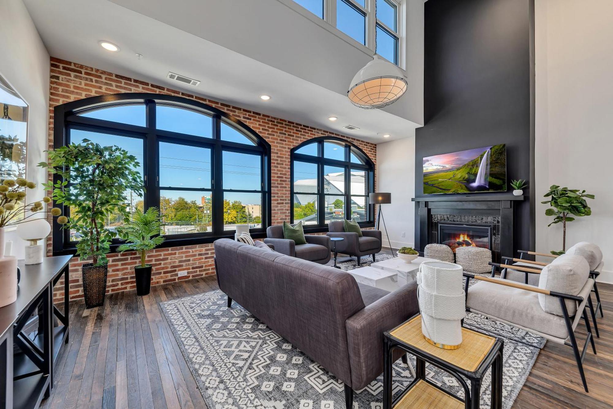 Apartment Penthouse Loft W Rooftop, Secure Parking