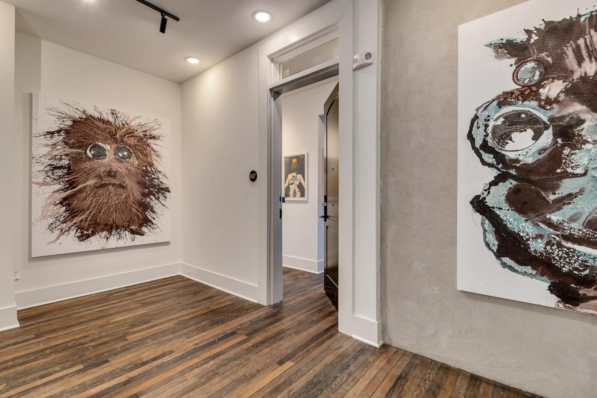 Penthouse Loft W Rooftop, Secure Parking Apartment