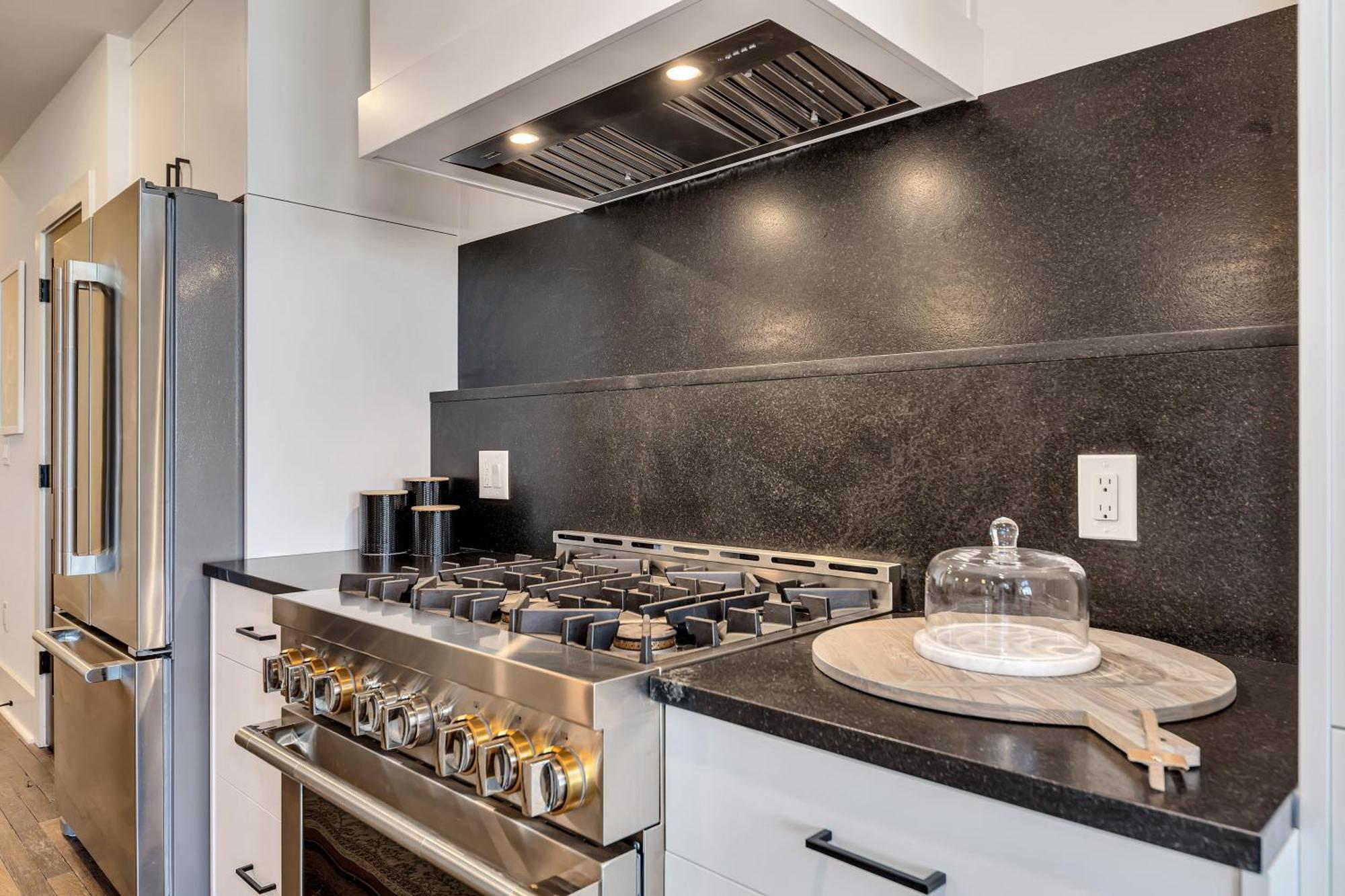Penthouse Loft W Rooftop, Secure Parking *