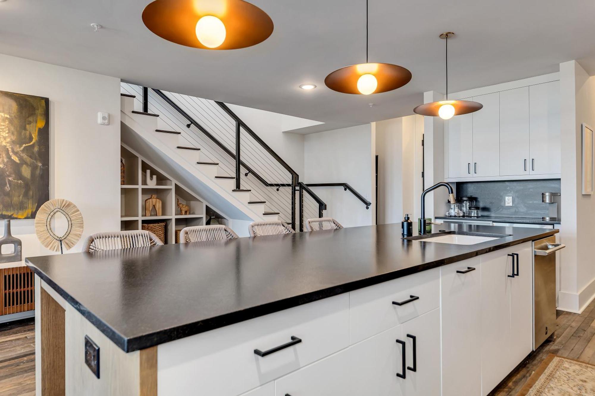 Penthouse Loft W Rooftop, Secure Parking