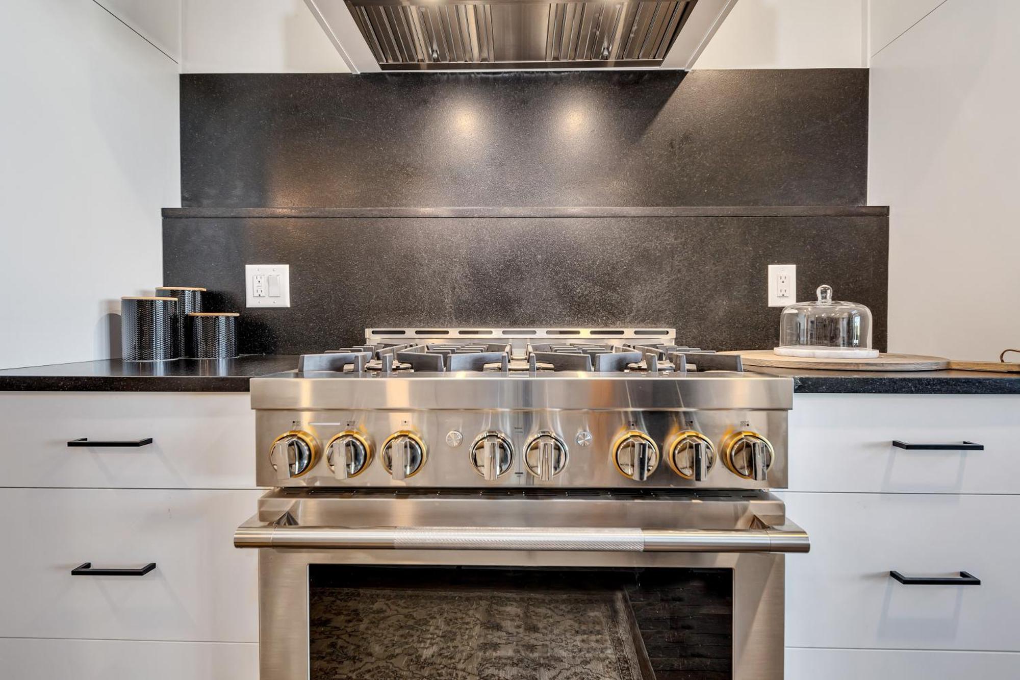 Penthouse Loft W Rooftop, Secure Parking