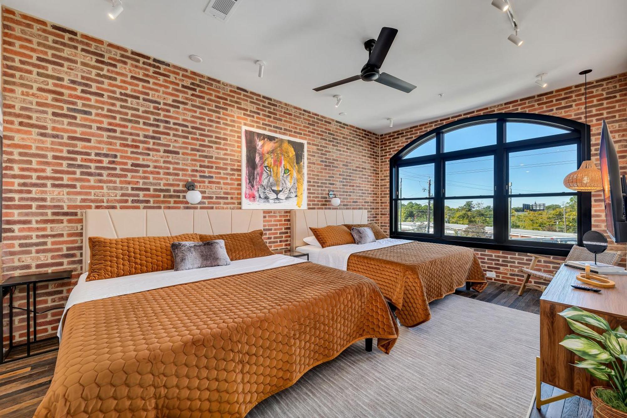 Apartment Penthouse Loft W Rooftop, Secure Parking