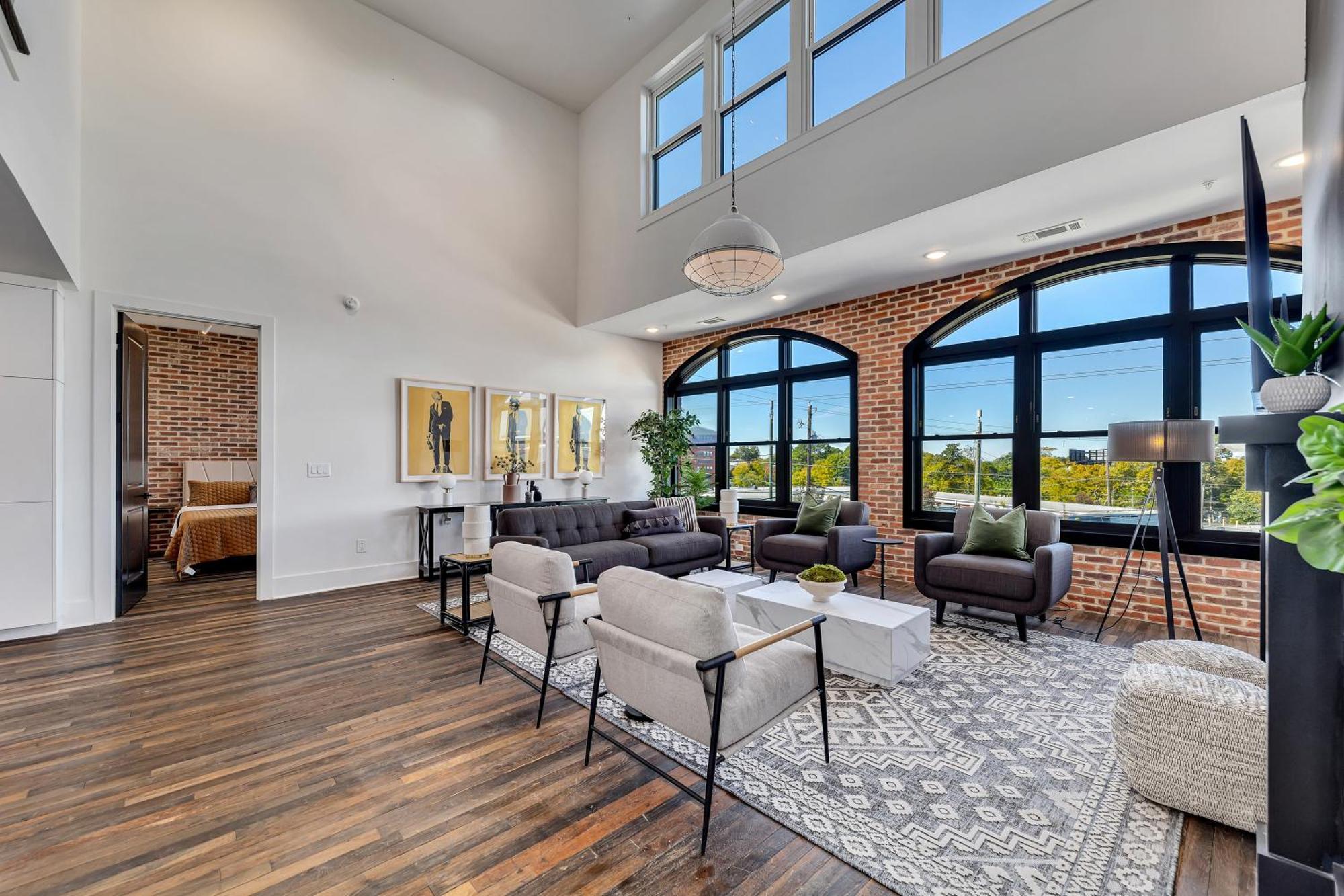 Penthouse Loft W Rooftop, Secure Parking *