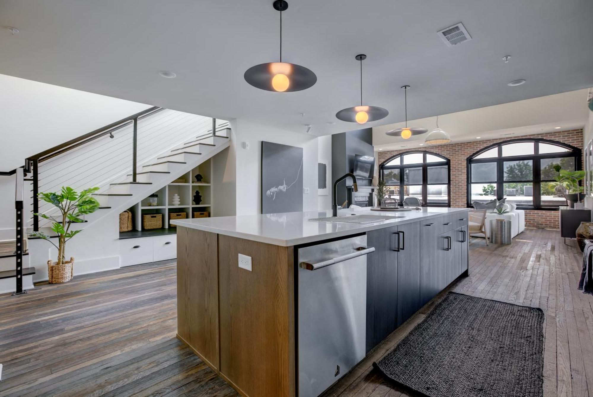 Penthouse Loft W Rooftop, Secure Parking Apartment *