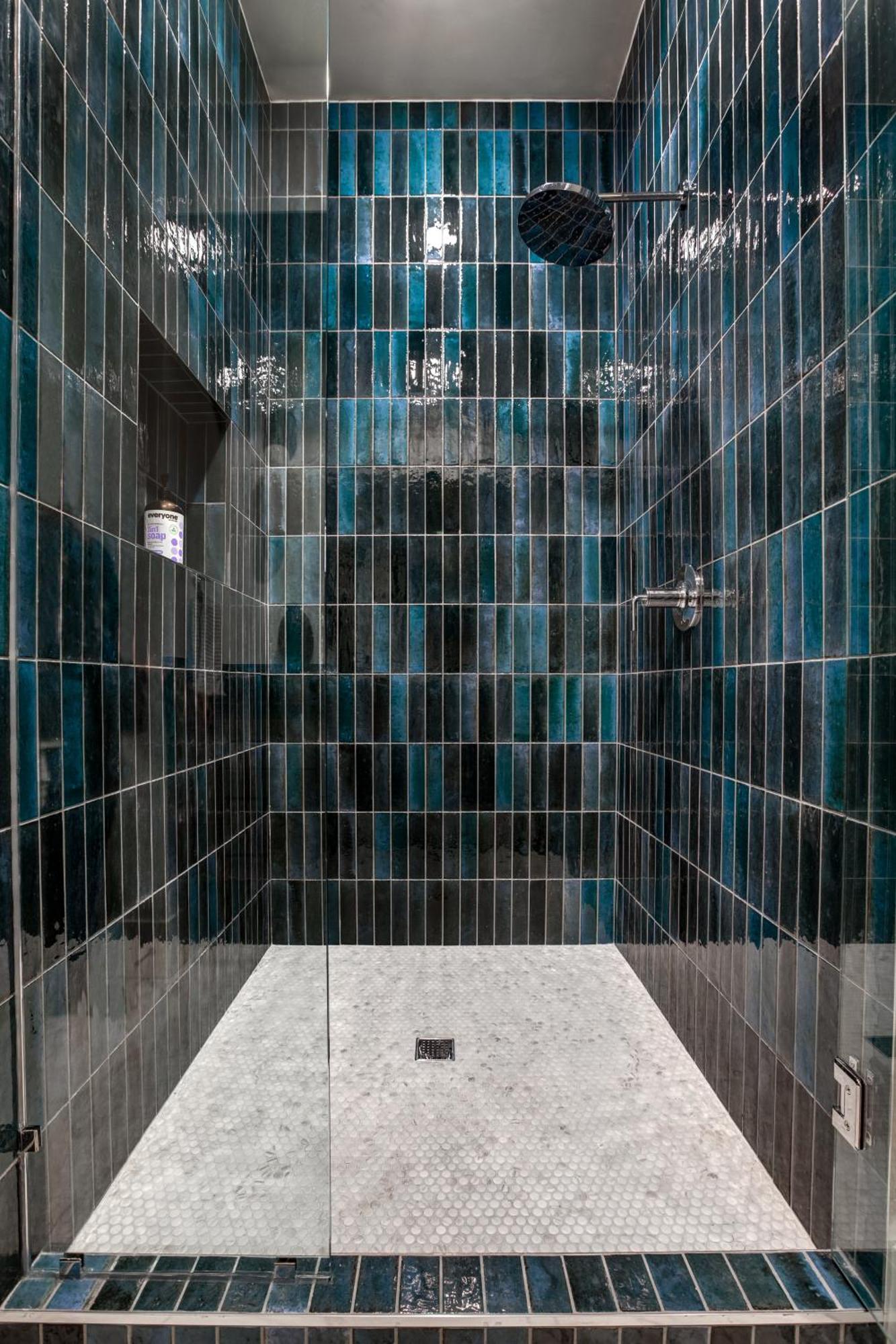Penthouse Loft W Rooftop, Secure Parking Apartment *