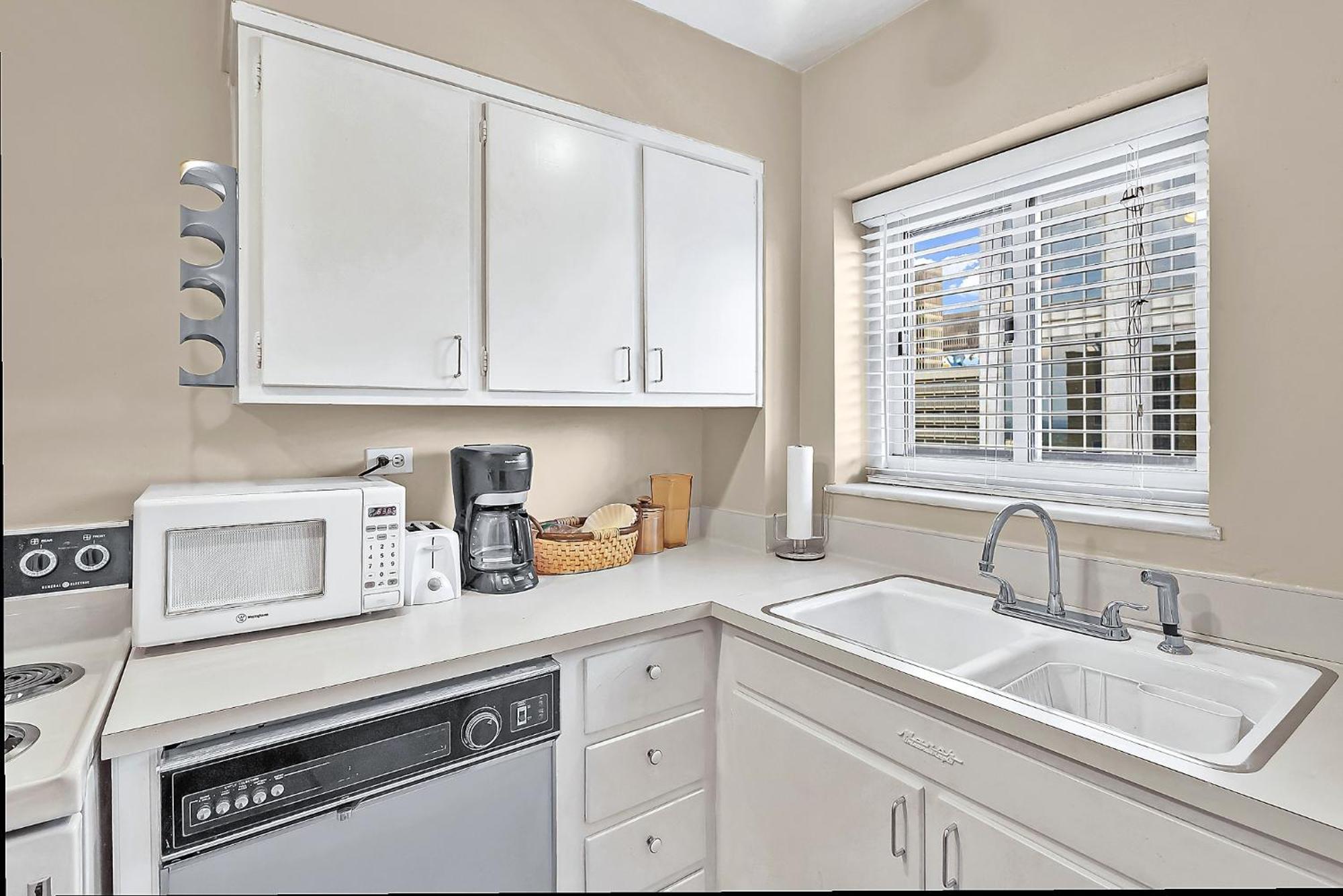 Warm Southern Welcome Cozy Downtown One-bedroom