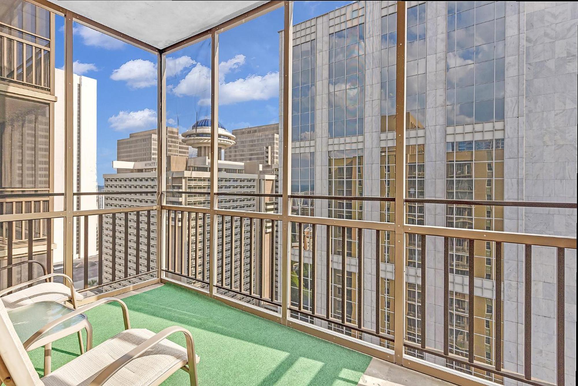 Warm Southern Welcome Cozy Downtown One-bedroom * Atlanta